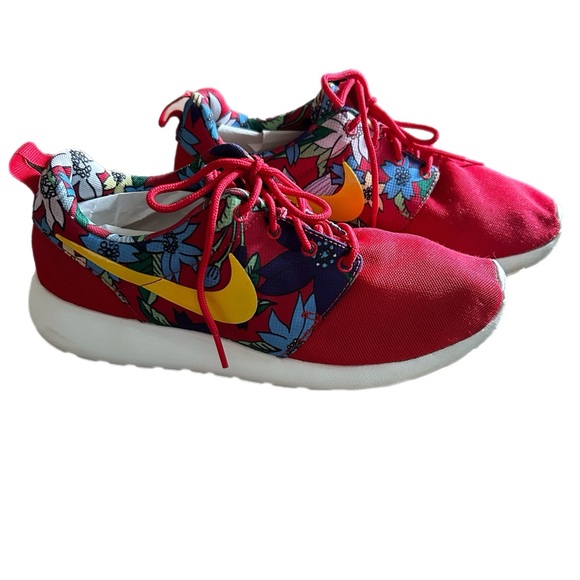 WOMENS NIKE ROSHE RUN ALOHA HAWAIIAN PRINT RED SAIL - Picture 2 of 8